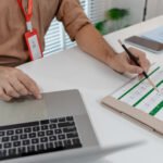 Freelancing vs Full-Time Job: What Should Freshers Choose?